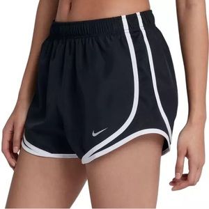 WOMEN’S NIKE DRI-FIT TEMPO RUNNING SHORTS. BLACK. SIZE XL. BRAND NEW W TAGS